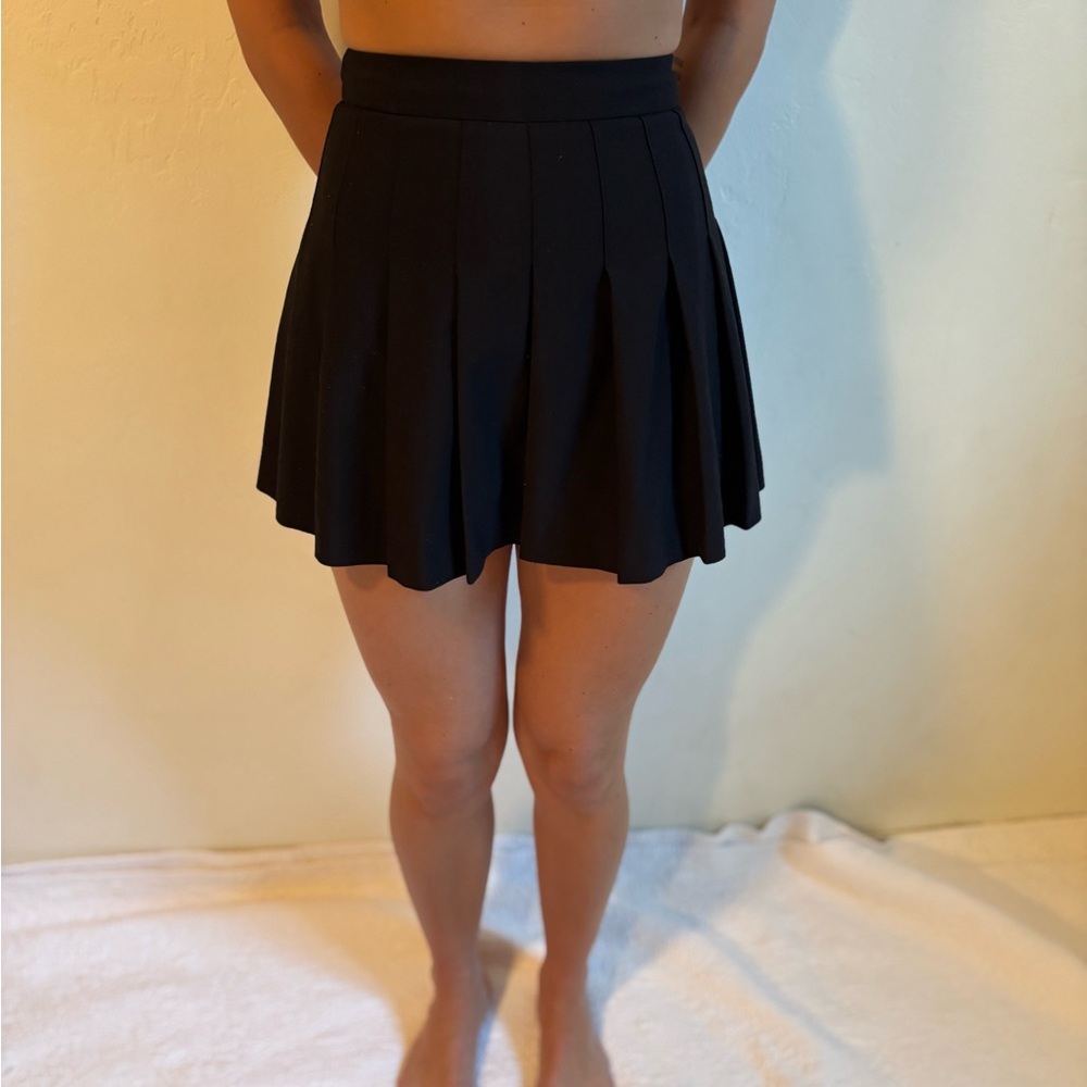 Aritzia black pleated mini skirt